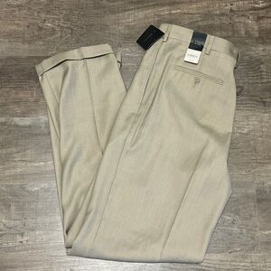 NWT J. Ferrar  Men's Light Beige Flat Front Dress Slacks